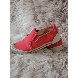 MIA Sneaker for women size 9  (X02G)